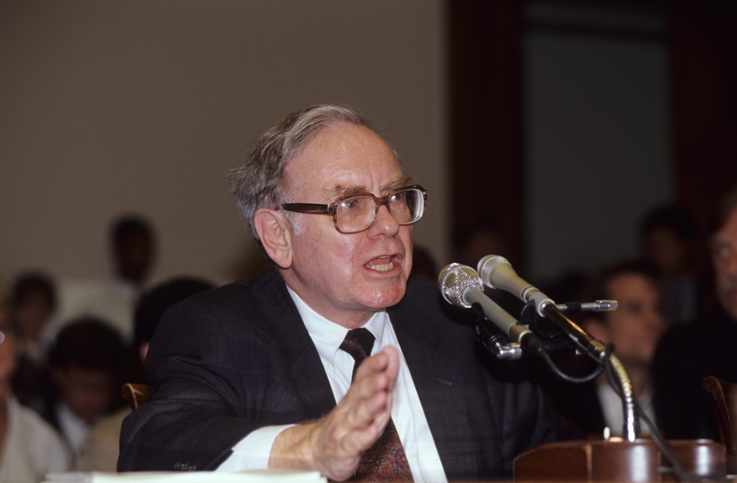 Top Ways to Trade Like Billionaire Warren Buffett